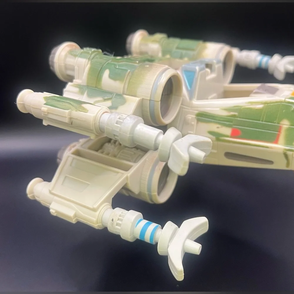 Start‎ Wars-2001 Toy, Wings move- Red piece not included, Pre-Owned